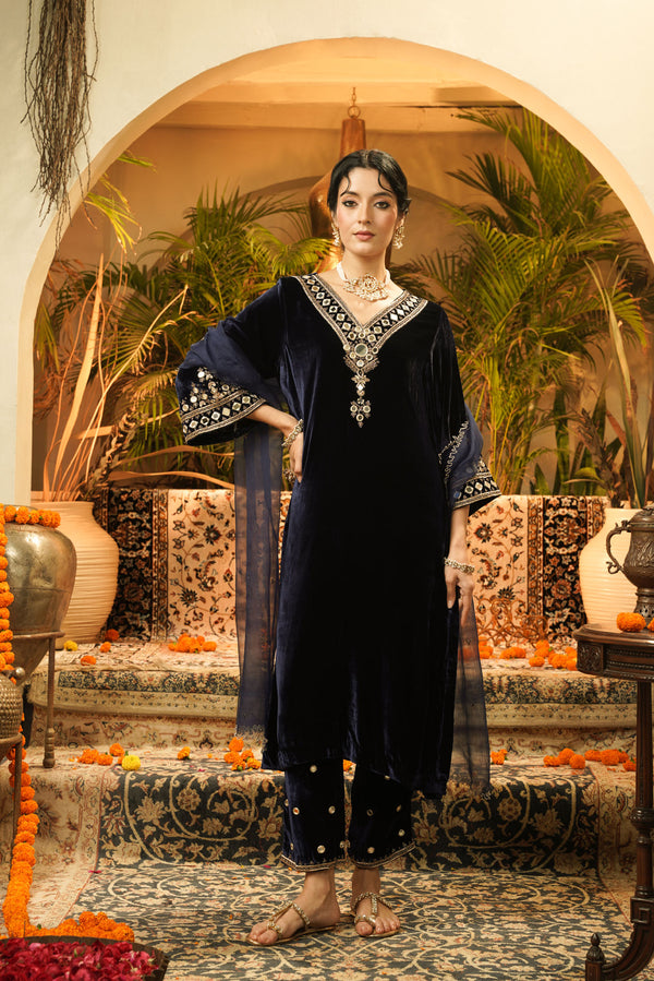 Midnight Noor Velvet Kurta Set